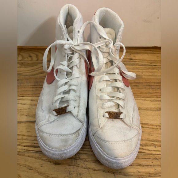 Nike Blazer Mid 77 Catechu Women White Pink Embroidered Sneakers size 8.5 EUC - Picture 3 of 6